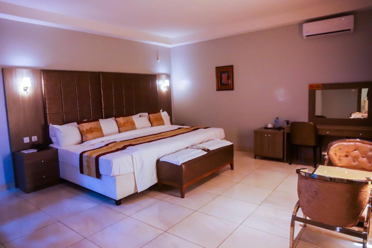 Maxbe Continental Hotel Enugu Exterior foto